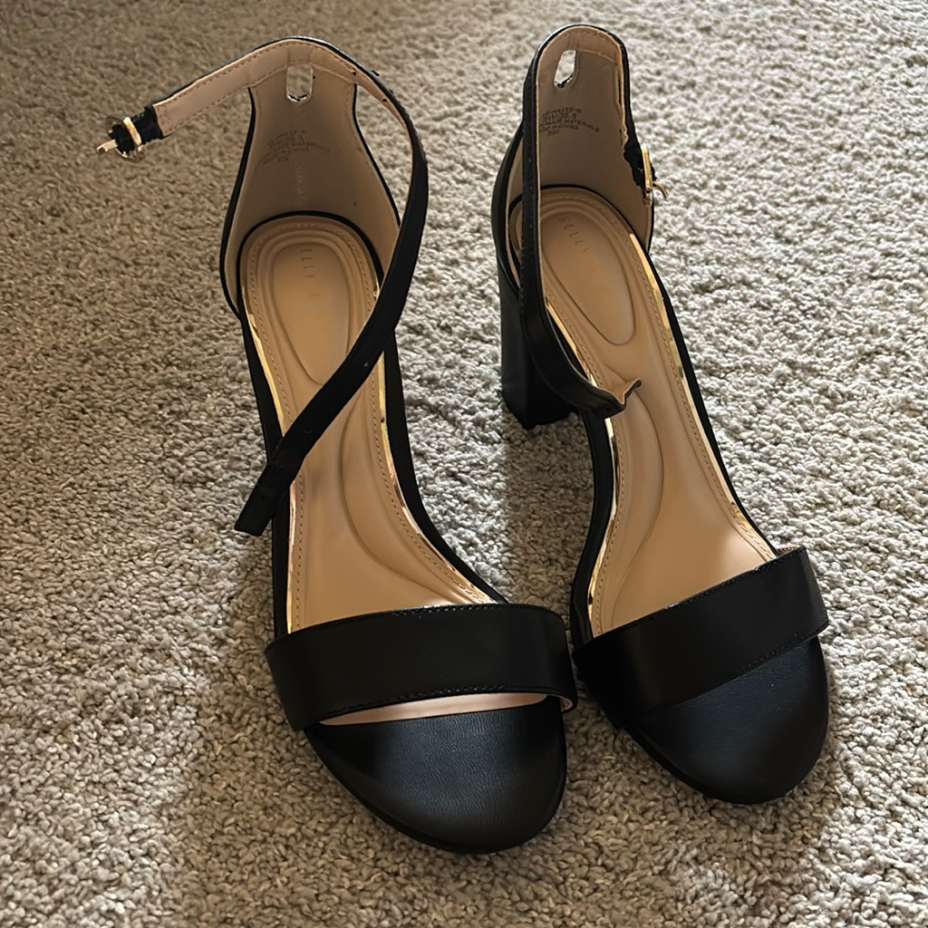 Kelly  Katie Black Heels Brand New Size 6